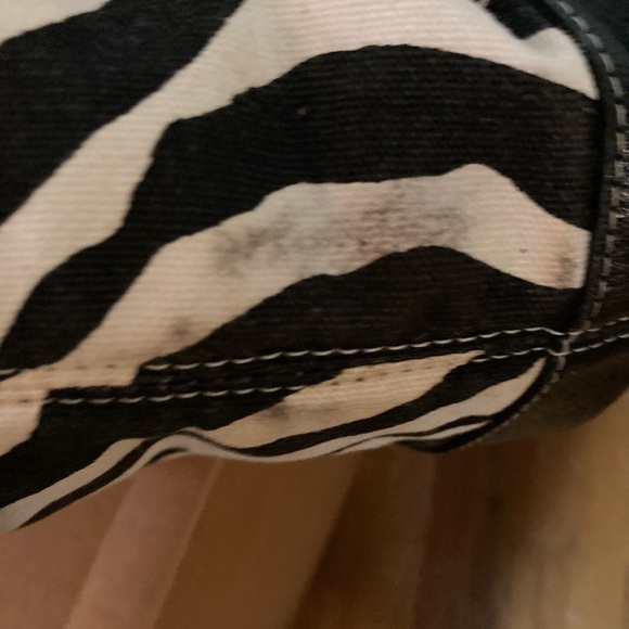 Brighton zebra pattern with red flowers shoulder bag E177306 - Picture 7 of 8